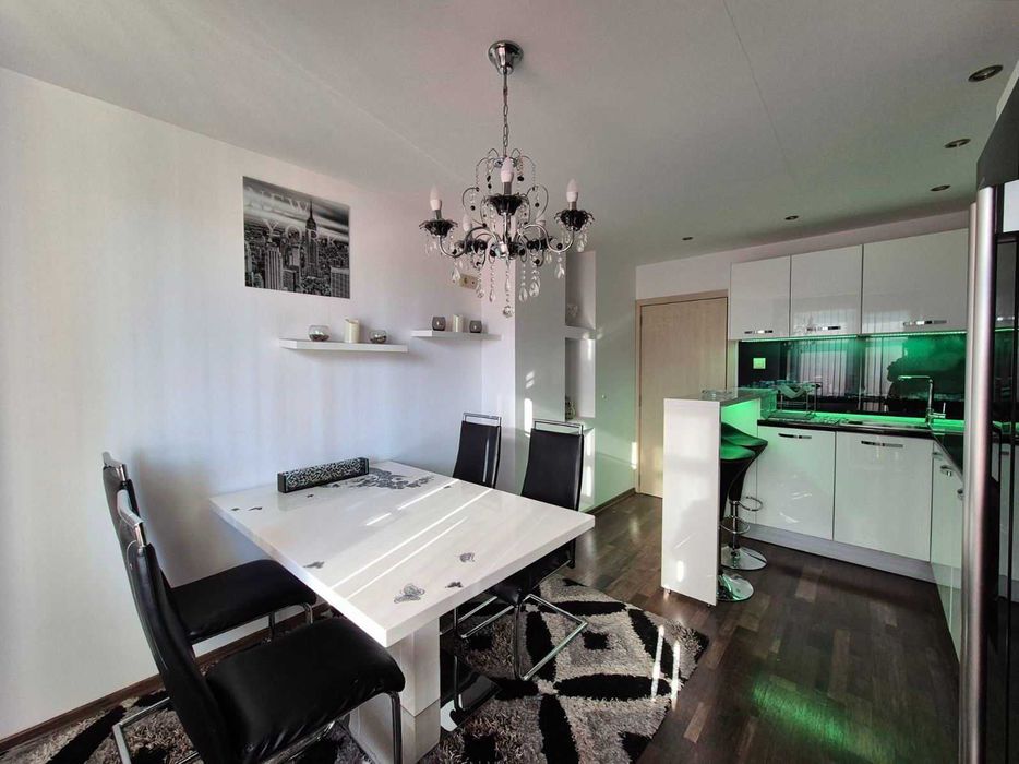 Продава се Тристаен апартамент в Русе, Център - 90 кв.м за 2212 €/кв.м - Снимка #5