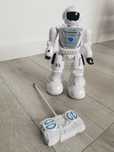 Robot cu telecomanda