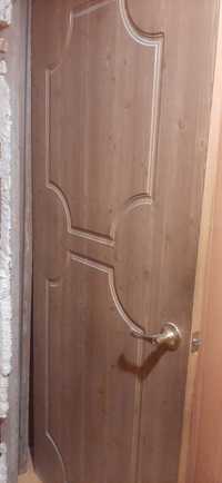 Продаю деревянную дверь
