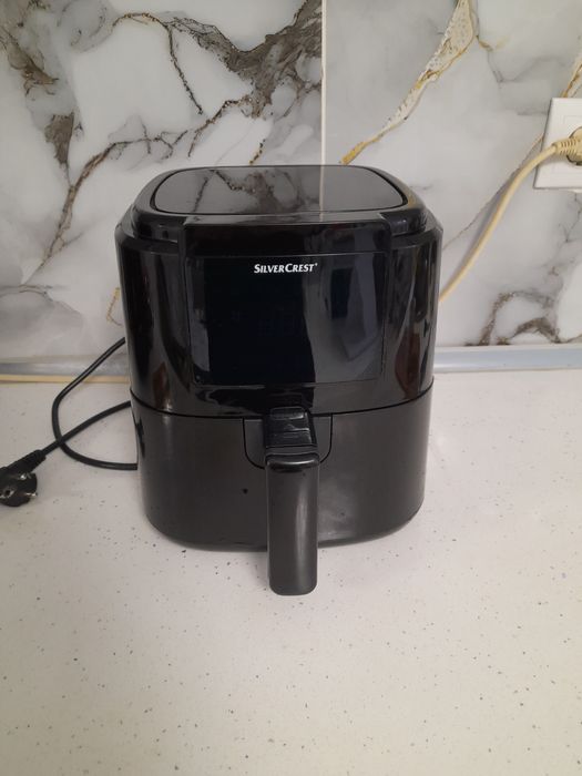 Vând friteuza ca noua