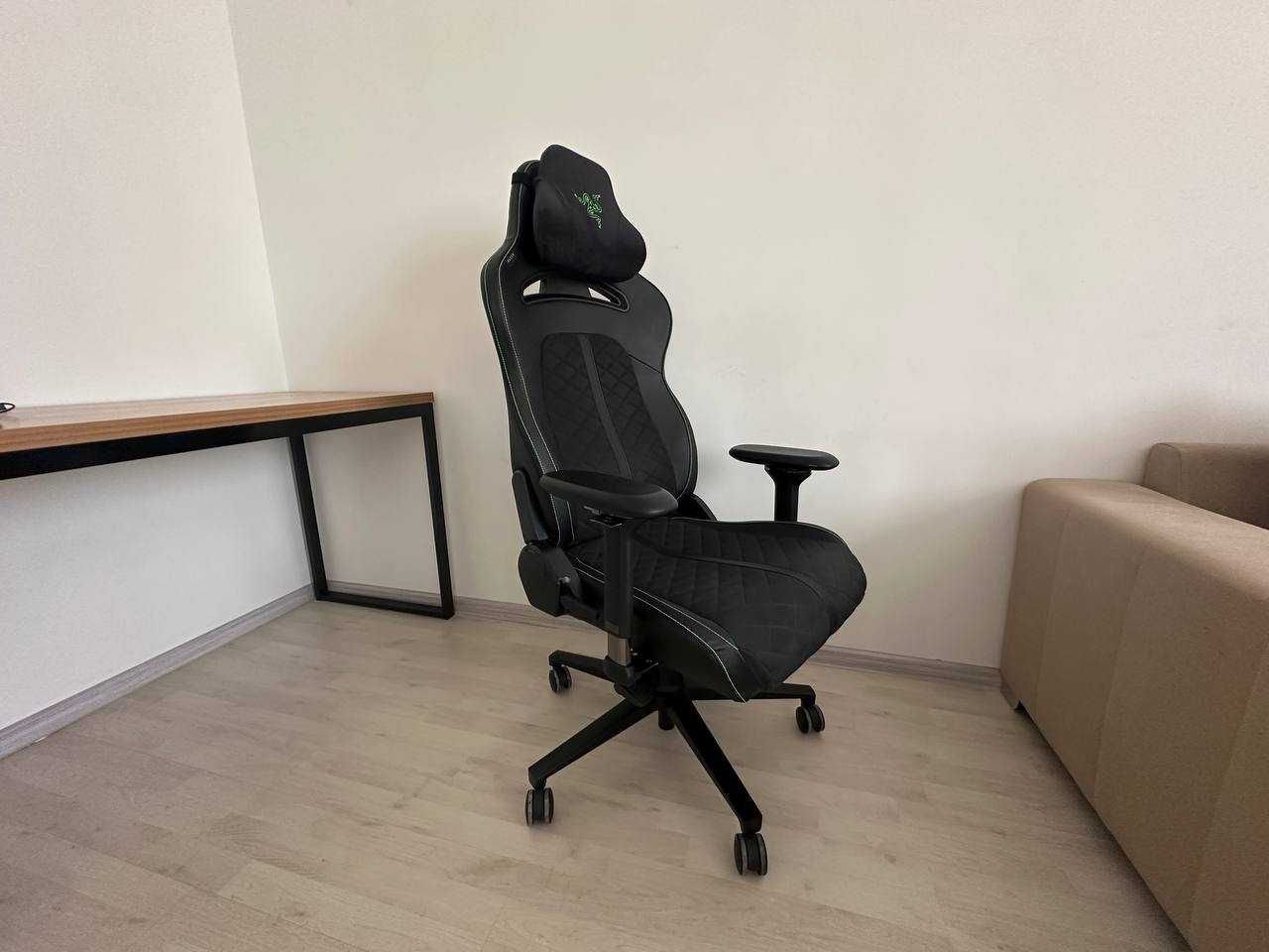 Игровое кресло Razer Enki RZ38-0372 Green