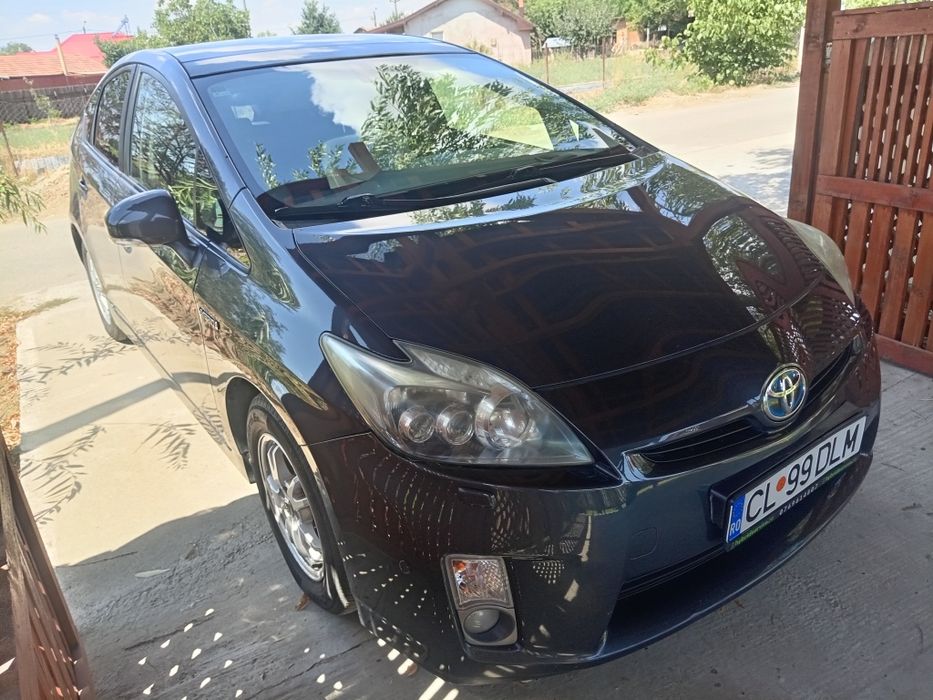Vând Toyota prius 3 hibrid