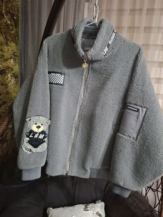 Продам весеннюю курточку 146 см