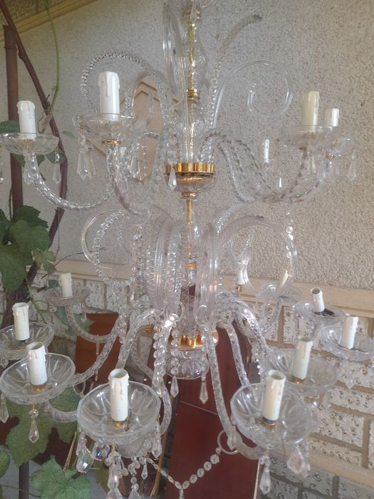 Candelabru lustra lampadar
