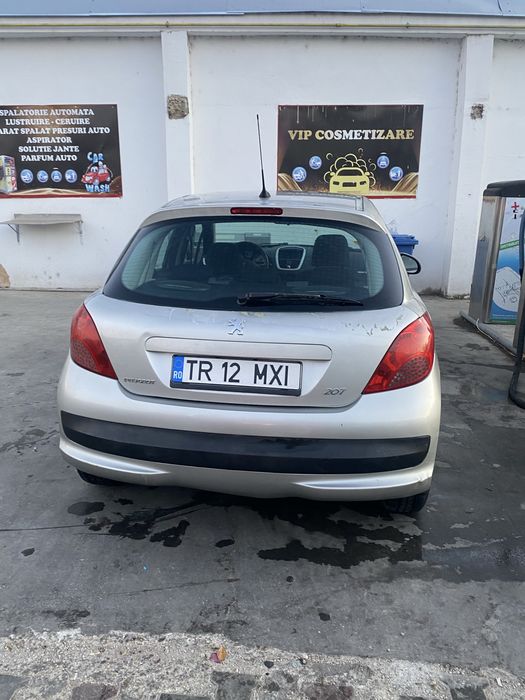 Vand sau schimb peugeot 207