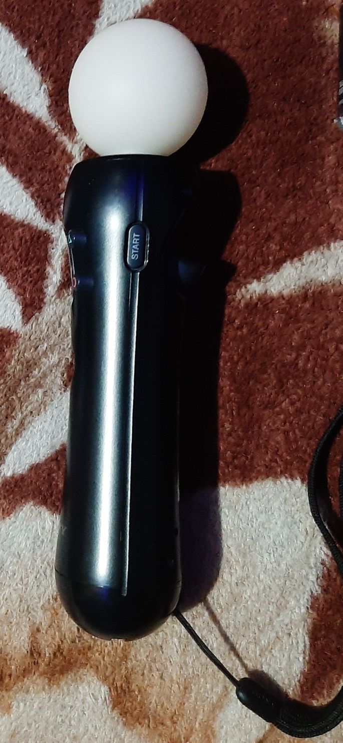 Vand move motion controller PS3 PS4 în stare bună 

bună