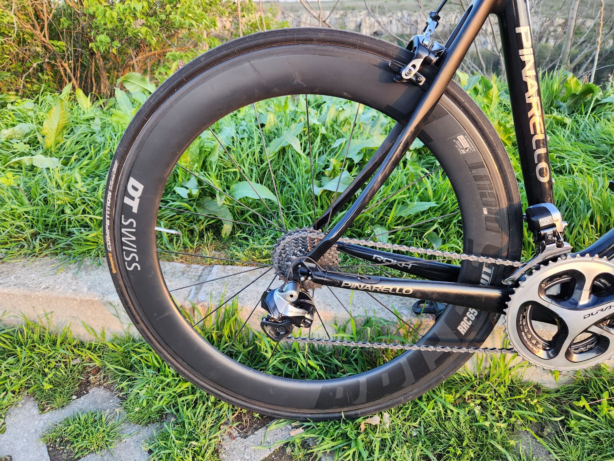 Оригинален Pinarello Rokh с капли DT Swiss и ел монтаж dura ace di2