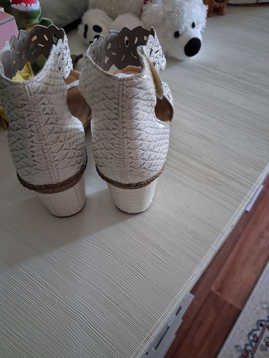 Продам обувь женскую 40раз.