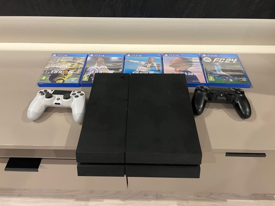 PS4 500GB cu 2 Controlere