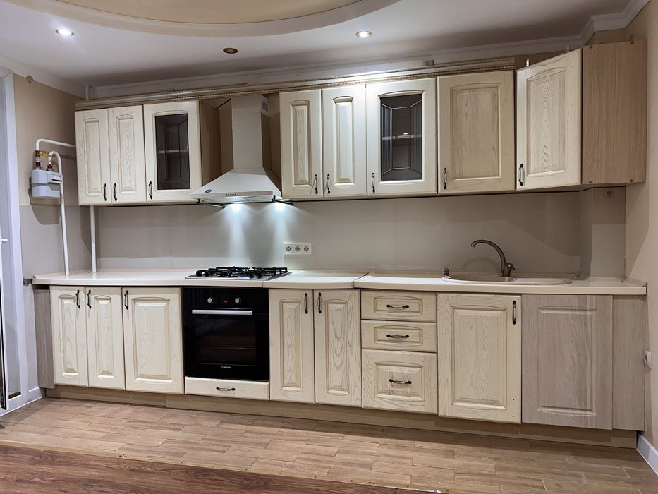 Продам кухню гарнитур в отличном состоянии