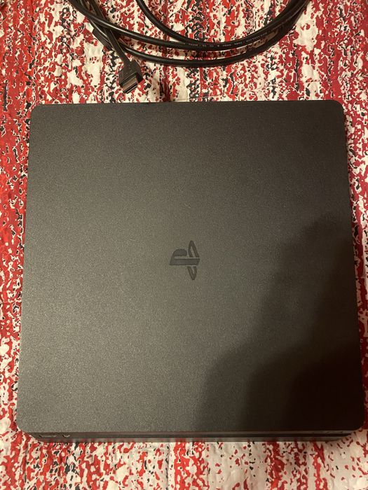 Vând Consolă Sony PlayStation 4
