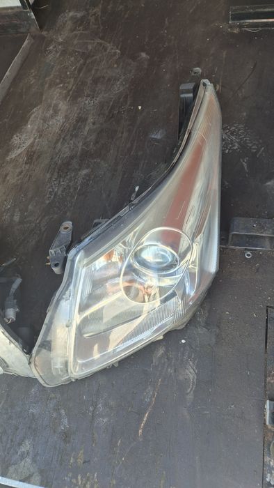Оригинални Фарове За Тойота Авенсис т27 2008- 2012г