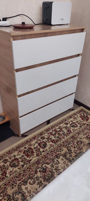 Комод с выдвижными ящиками