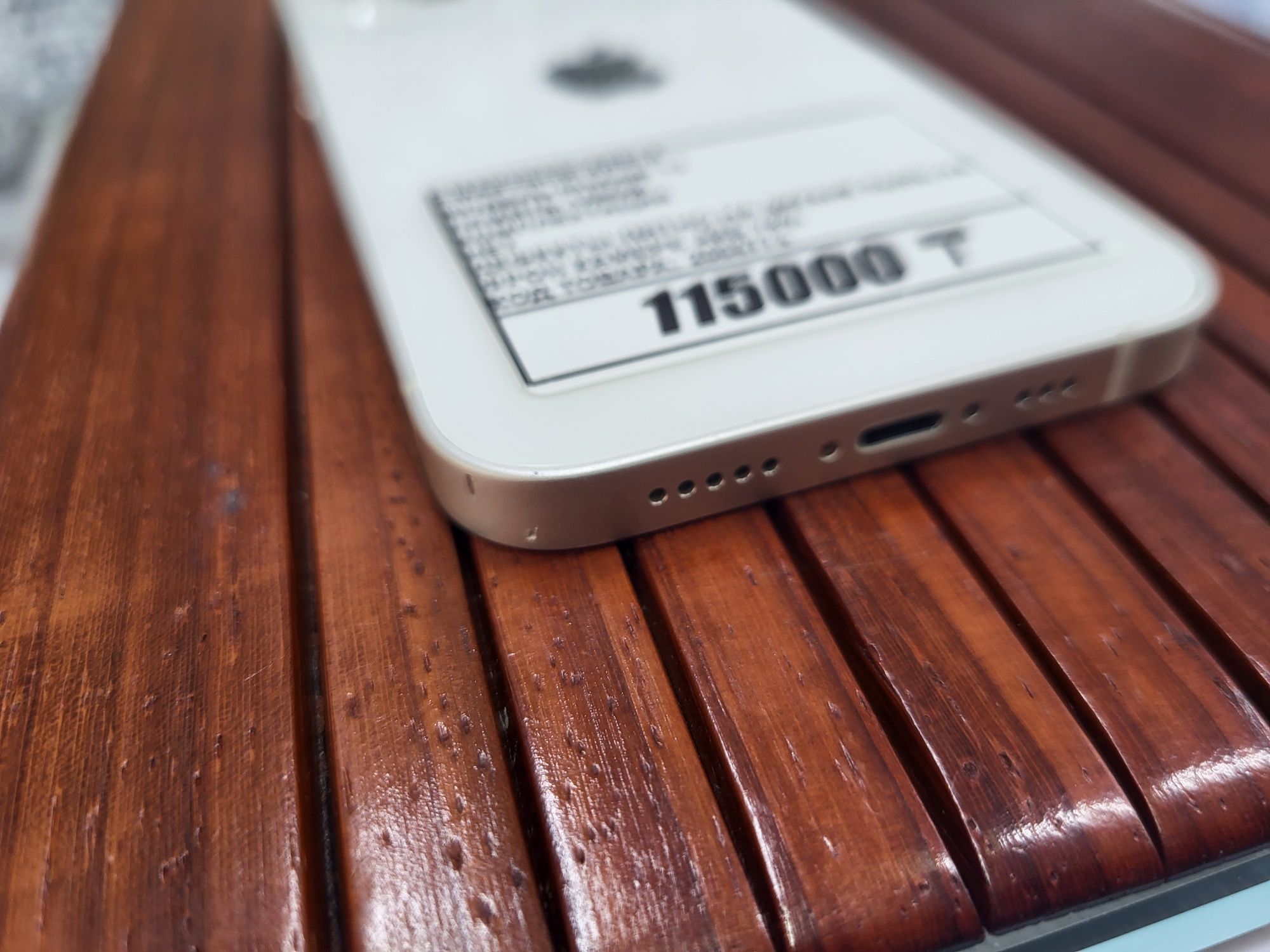 Iphone 13 128gb аккумулятор 78% пятно на экране