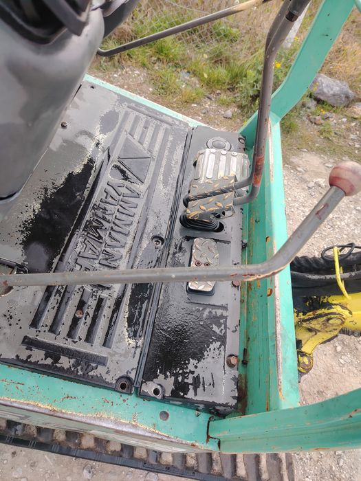 Vând mini excavator yanmar b15-3