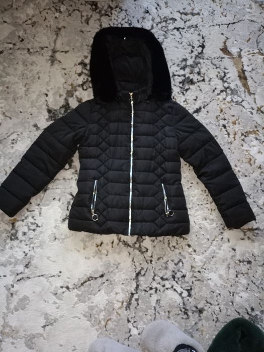 Geaca groasa L,este nouă, gluga și guler detașabil