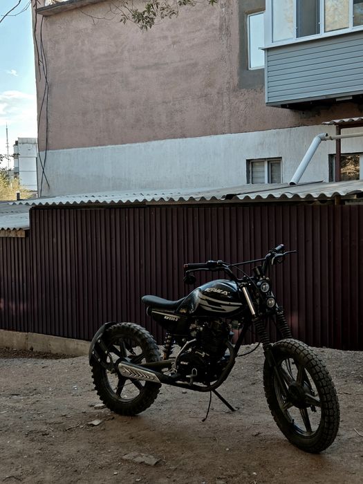 Продам мотоцикл скрамблер