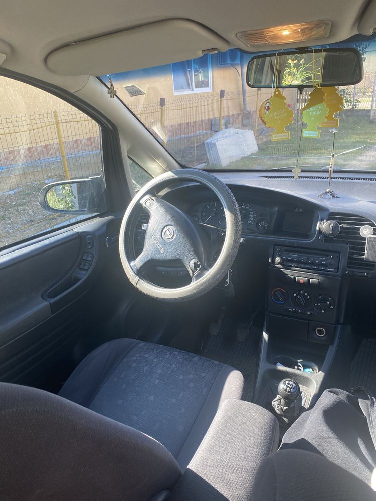 Vând Opel Zafira detalii la nr de telefon sau privat