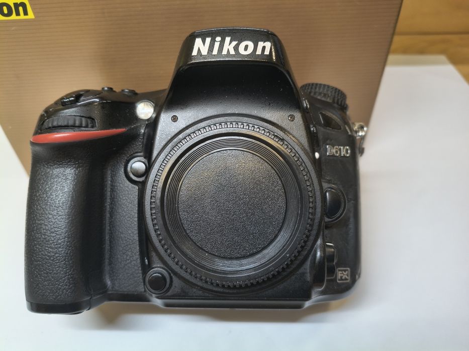 Vând aparat foto Nikon D610 + card 64gb