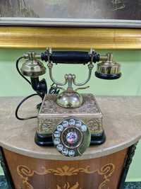 Страхотен антикварен телефон