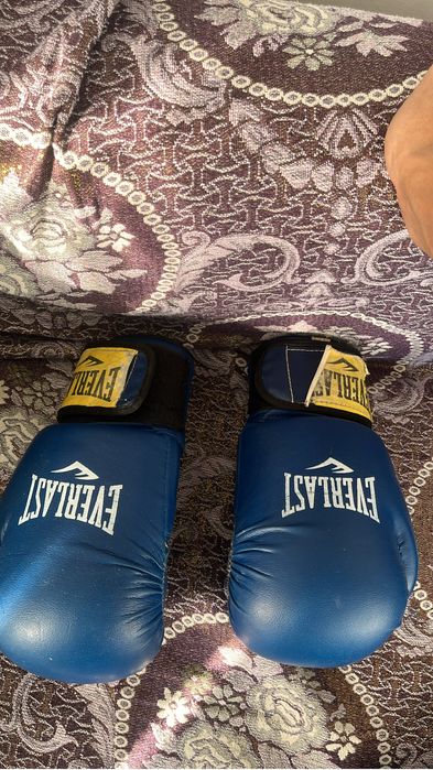 Боксерские перчатки