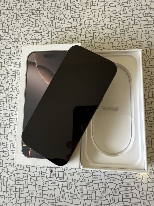 Iphone 16 pro + Apple MagSafe Case