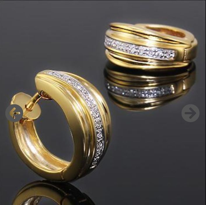 Cercei din argint suflați cu aur și cu pietre de diamant.