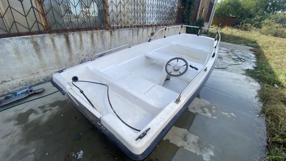 Barca fibra, trimaran, 3.80 x 1.60 m