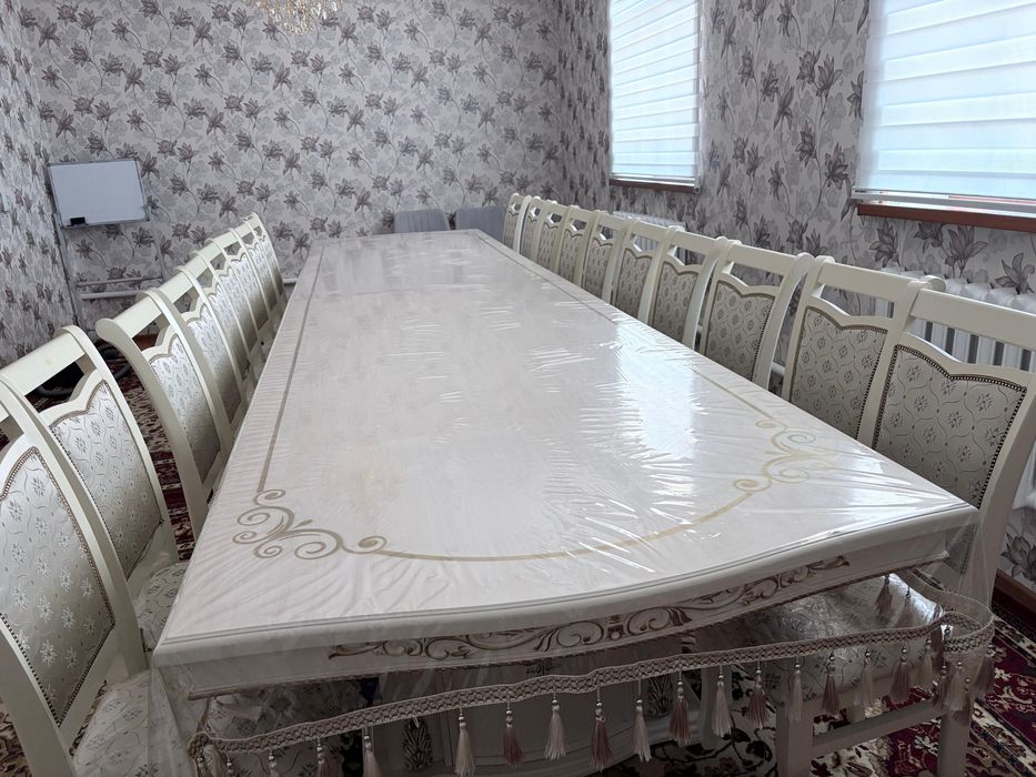 Стол стулья отличного качества почти новая