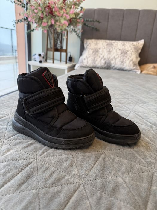 Продавам детски анатомични ботуши