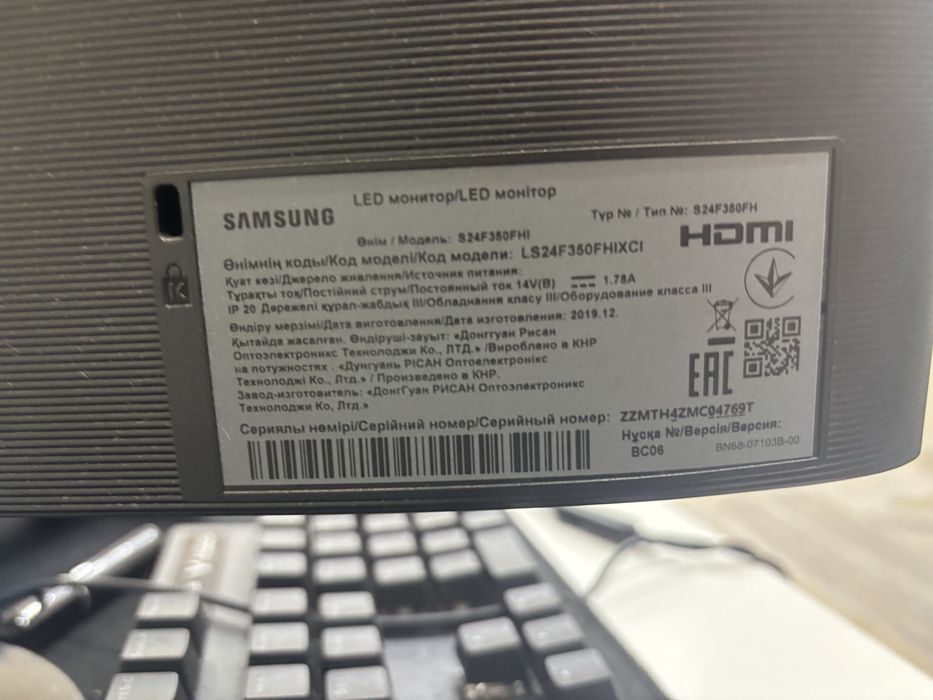 Samsung S24F350 – работает, но матрица разбита (на запчасти)