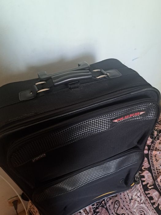 Vand trolar de voiaj din imagine.