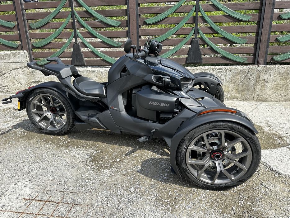Can-Am Ryker 900 / 1100 km - Se conduce Cu B