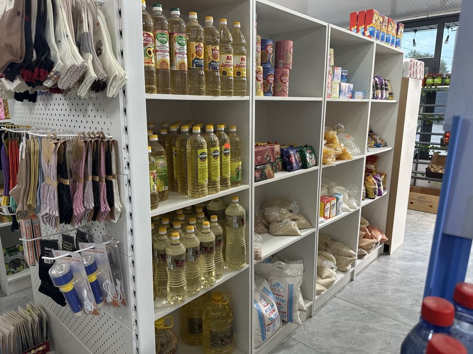 Полка для магазина весь комплект. И холодильники.