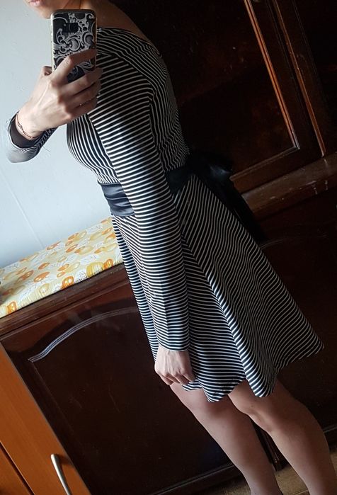 Рокля на райе с дълъг ръкав