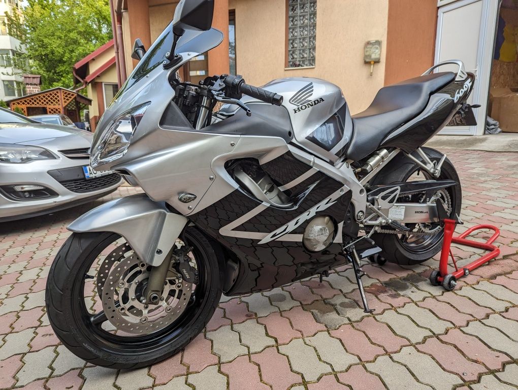 Vand Honda CBR 600 F4i