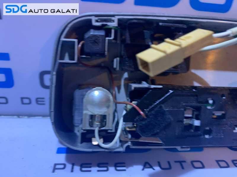 Plafoniera Lumini Lampa Iluminare Habitaclu Audi A4 B6 B7 Cabrio Decapotabil 2002 - 2009 Cod 8H0947111K
