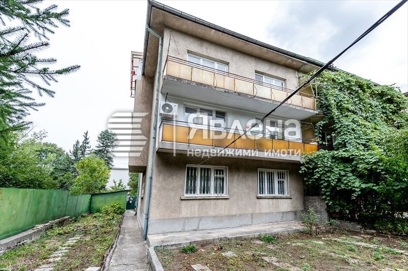 Къща с двор в кв. Гео Милев