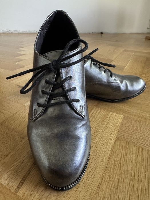 Pantofi piele argintii, stare buna, masura 37