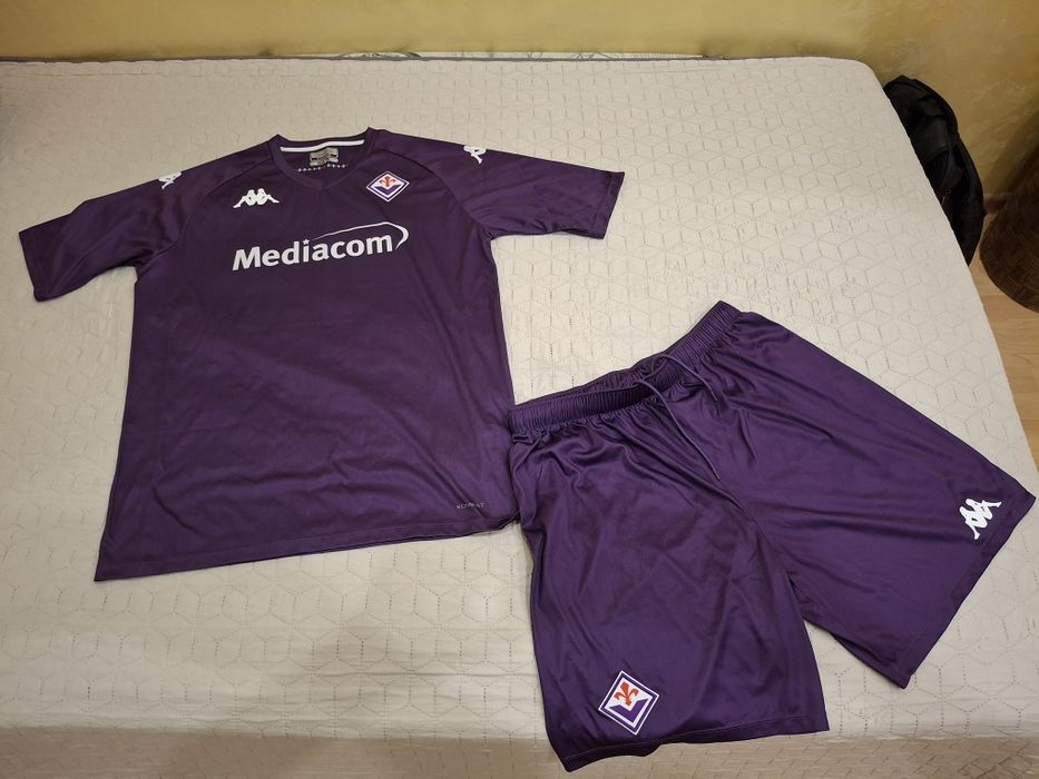 Футболен екип на FIORENTINA