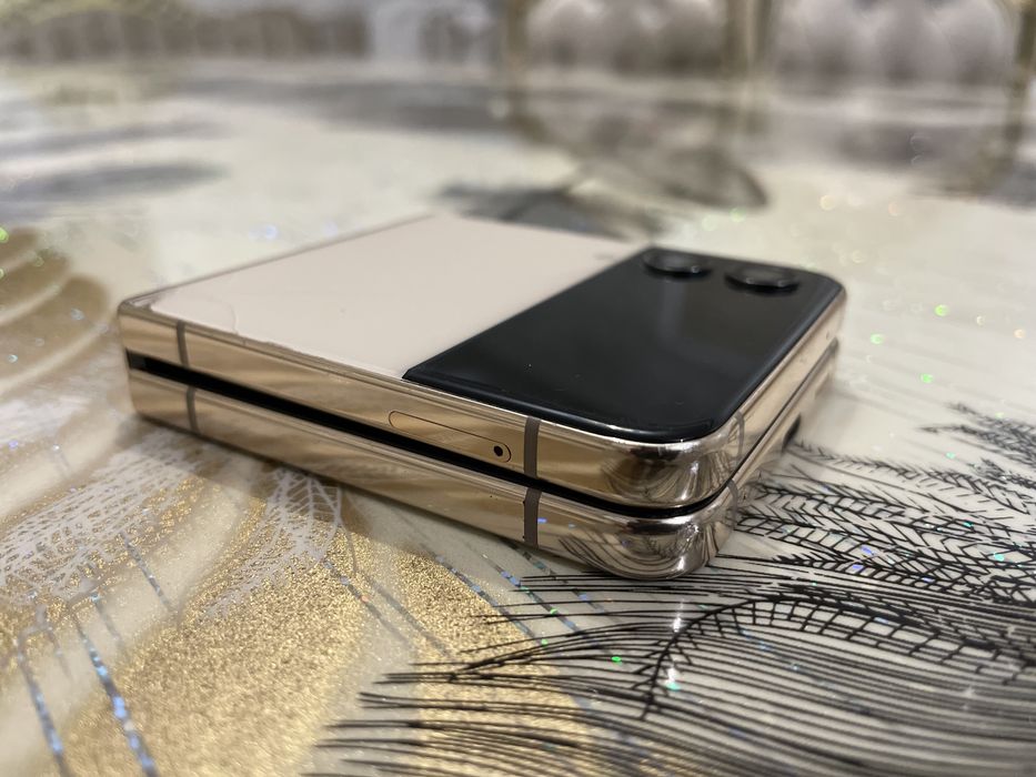 Vand sau schimb Z Flip 4 128GB
