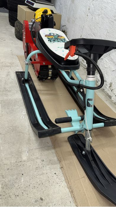 Детский бензиновый снегокат