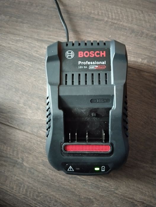 Зарядно и батерия БОШ
