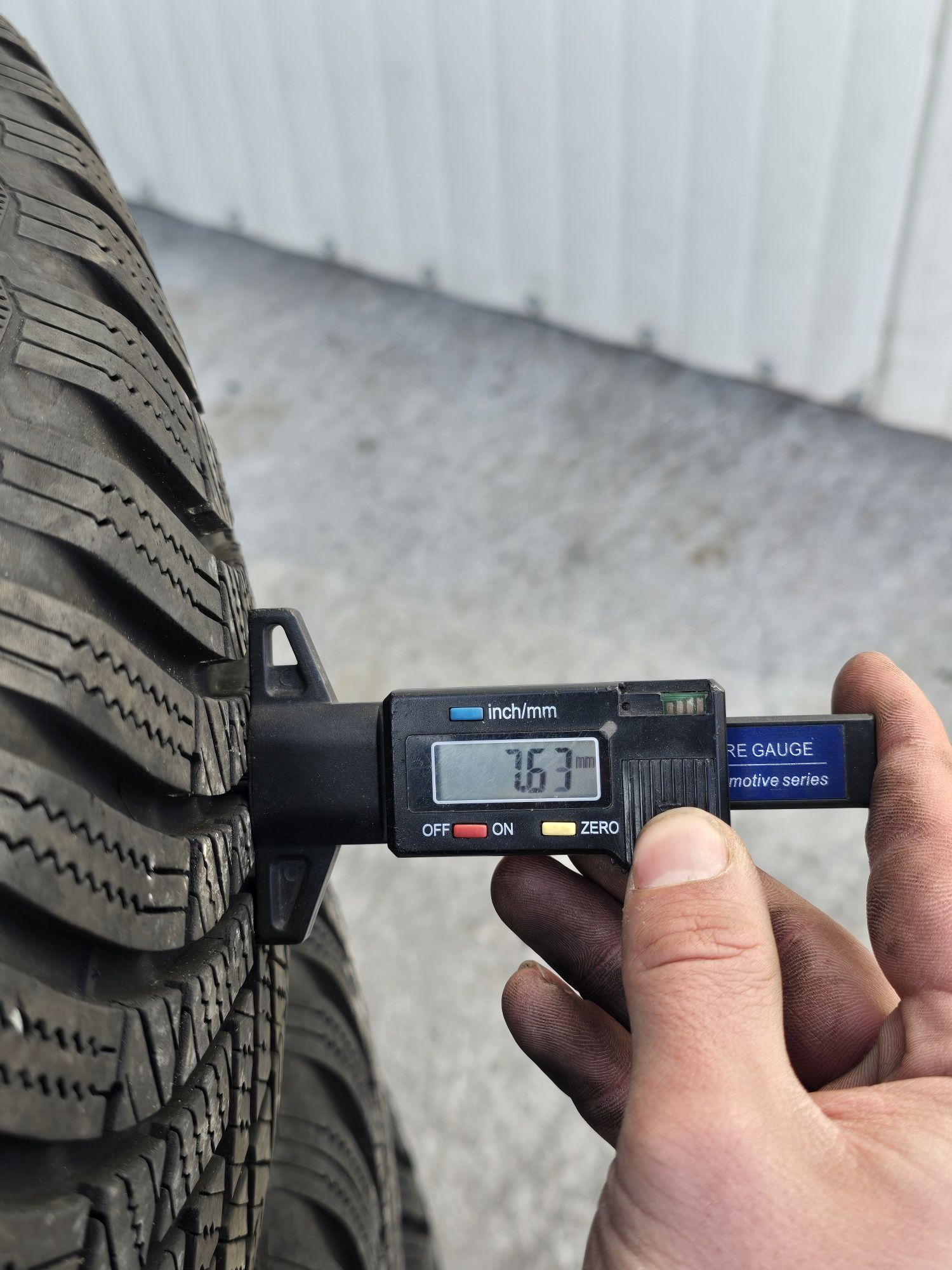 4 Броя 215/65/16 Hankook 7,5mm 2x23dot 2x20dot 2x2