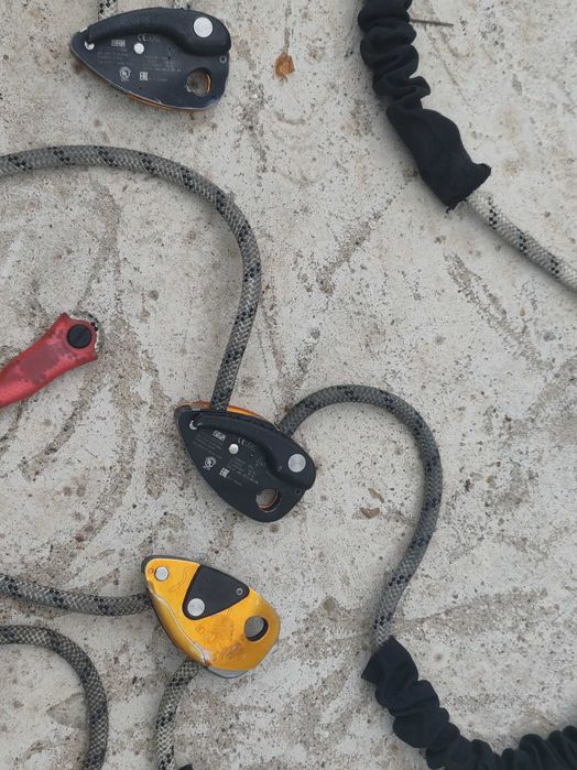 4 bucăți Grillon Petzl + cadou surpriză la achiziționarea setului