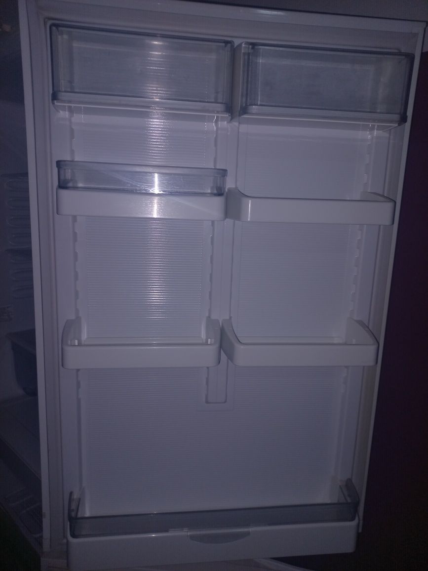 Продаю холодильник. В отличном состоянии. .