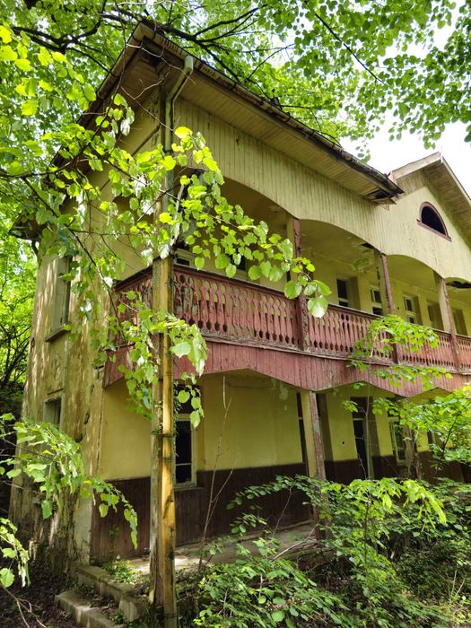 Продаваме бивш хотел-ресторант и поземлен имот в кв. Водици-гр.Габрово