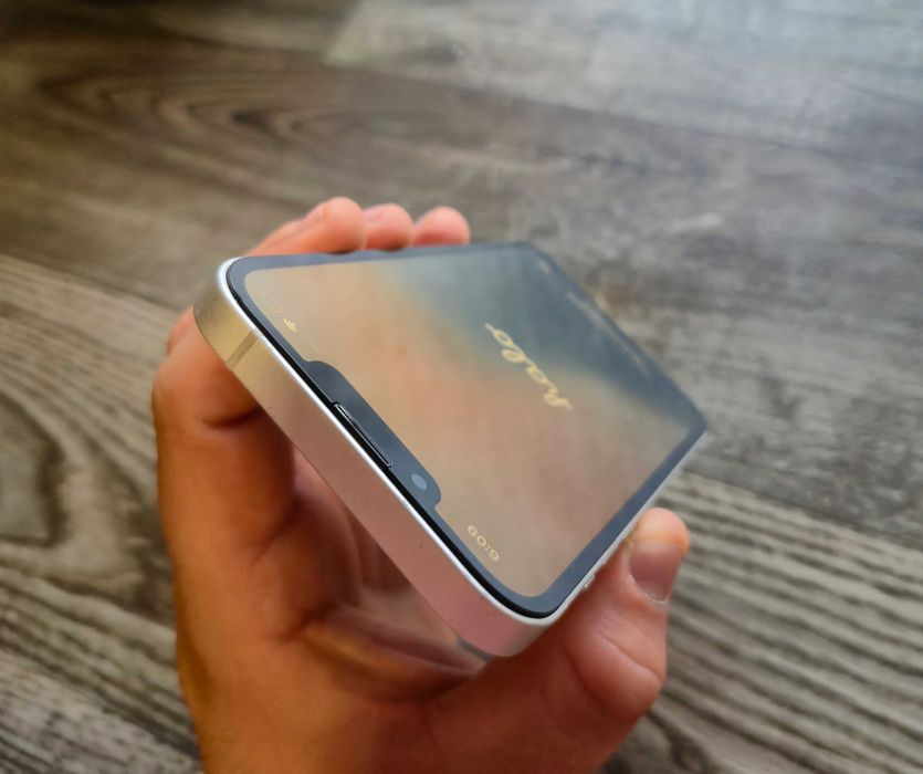 iPhone 13 256GB Неразличим от нов