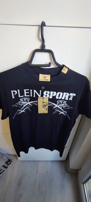 Нова оригинална тениска размер S  T shirt Plein sport