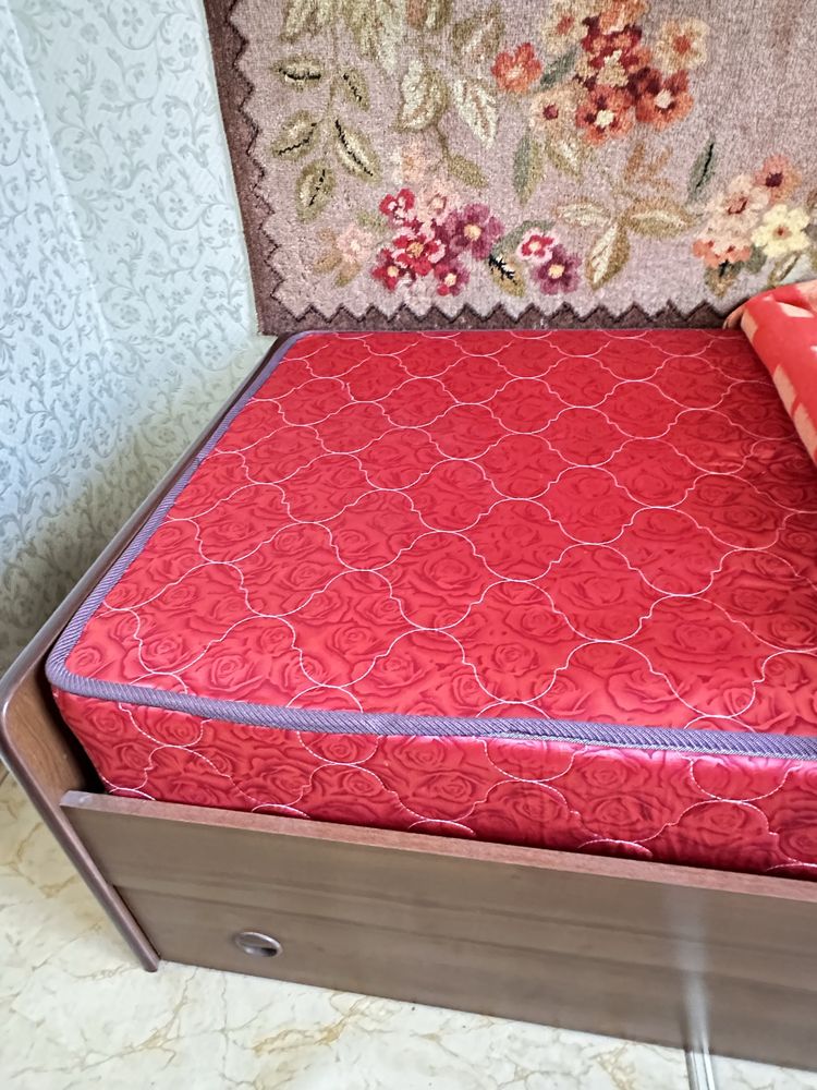 Продаётся односпальная кровать в отличном состоянии